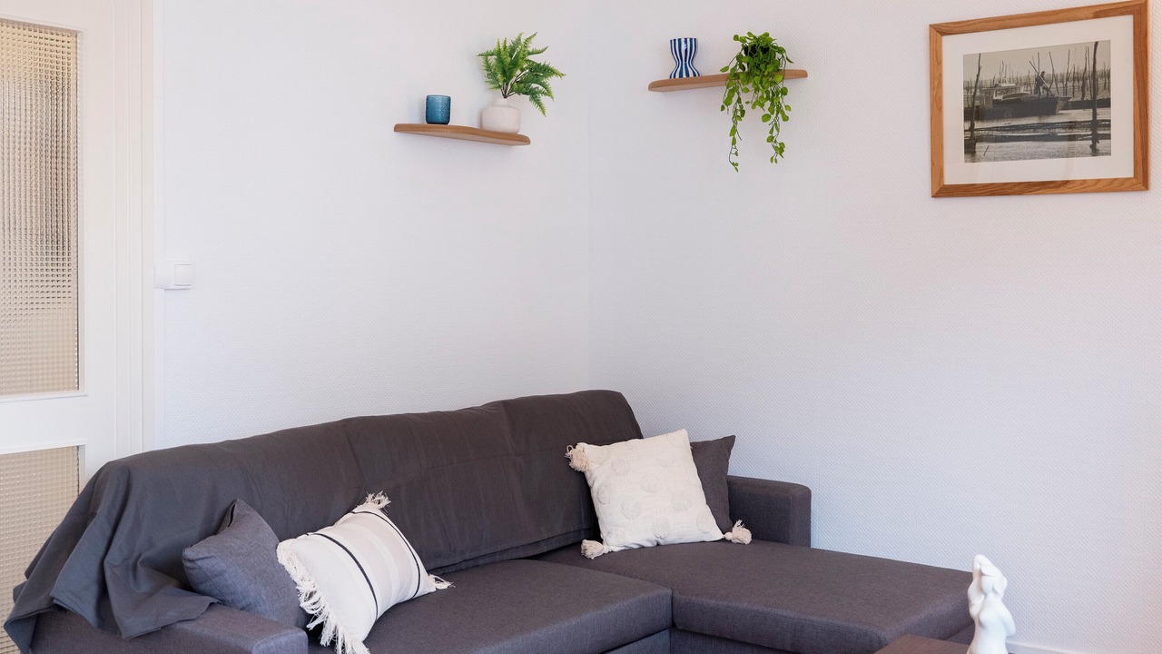 Photo of Livingroom in Poincare - Foch - Anatole France - Croix de Bourgogne