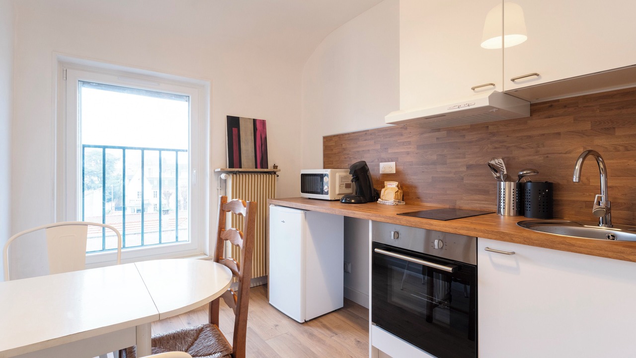 Photo of Kitchen in Poincare - Foch - Anatole France - Croix de Bourgogne