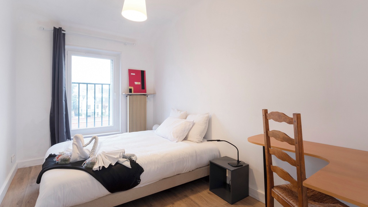 Photo of Bedroom in Poincare - Foch - Anatole France - Croix de Bourgogne