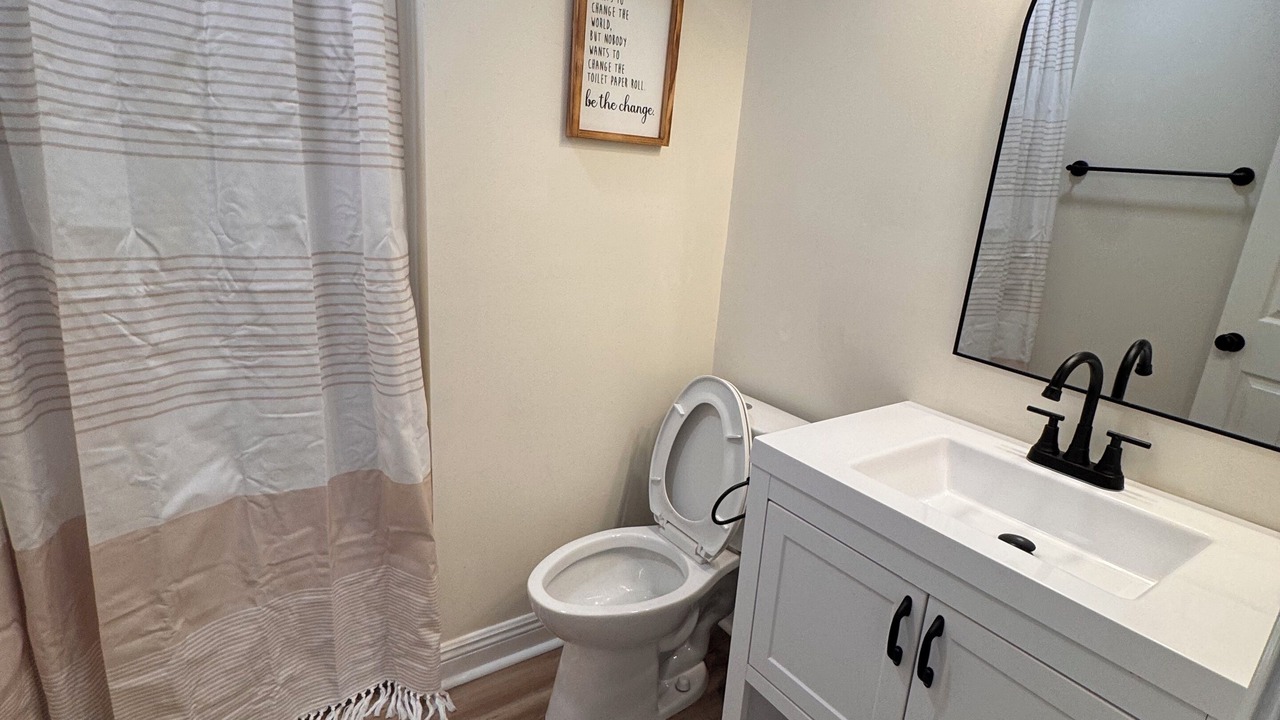 Photo of Bathroom in Lafayette Square