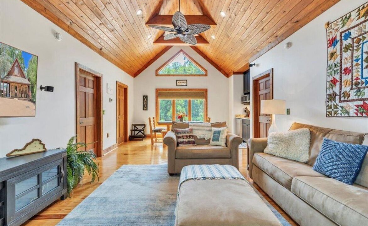 Photo of Livingroom in Westlake Corner