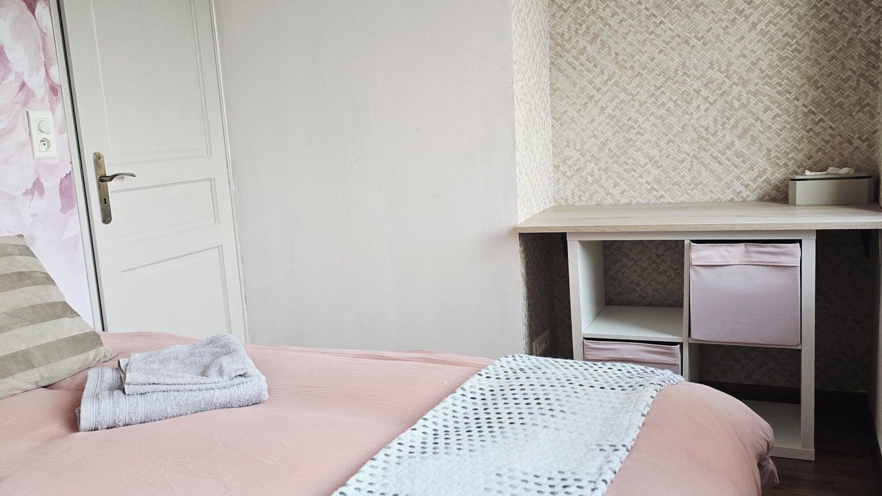 Photo of Bedroom in Arelaune-en-Seine
