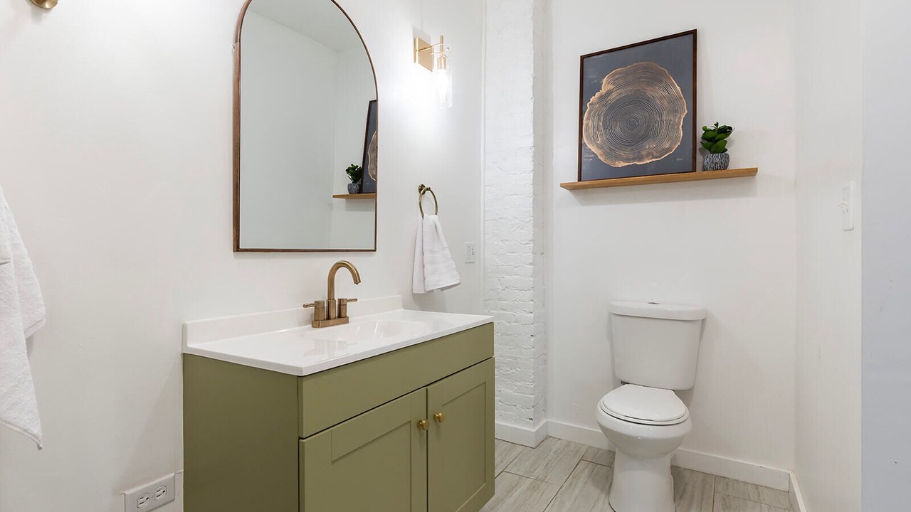 Photo of Bathroom in Detroit - Shoreway