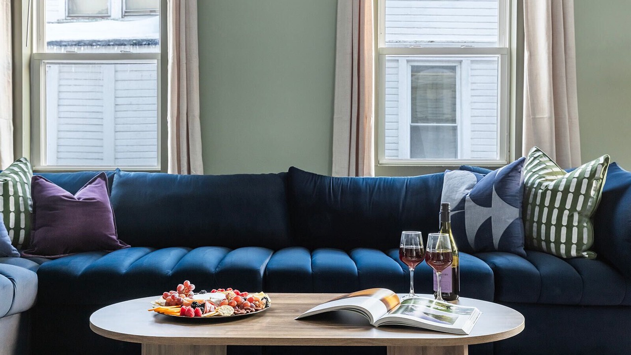 Photo of Livingroom in Detroit - Shoreway