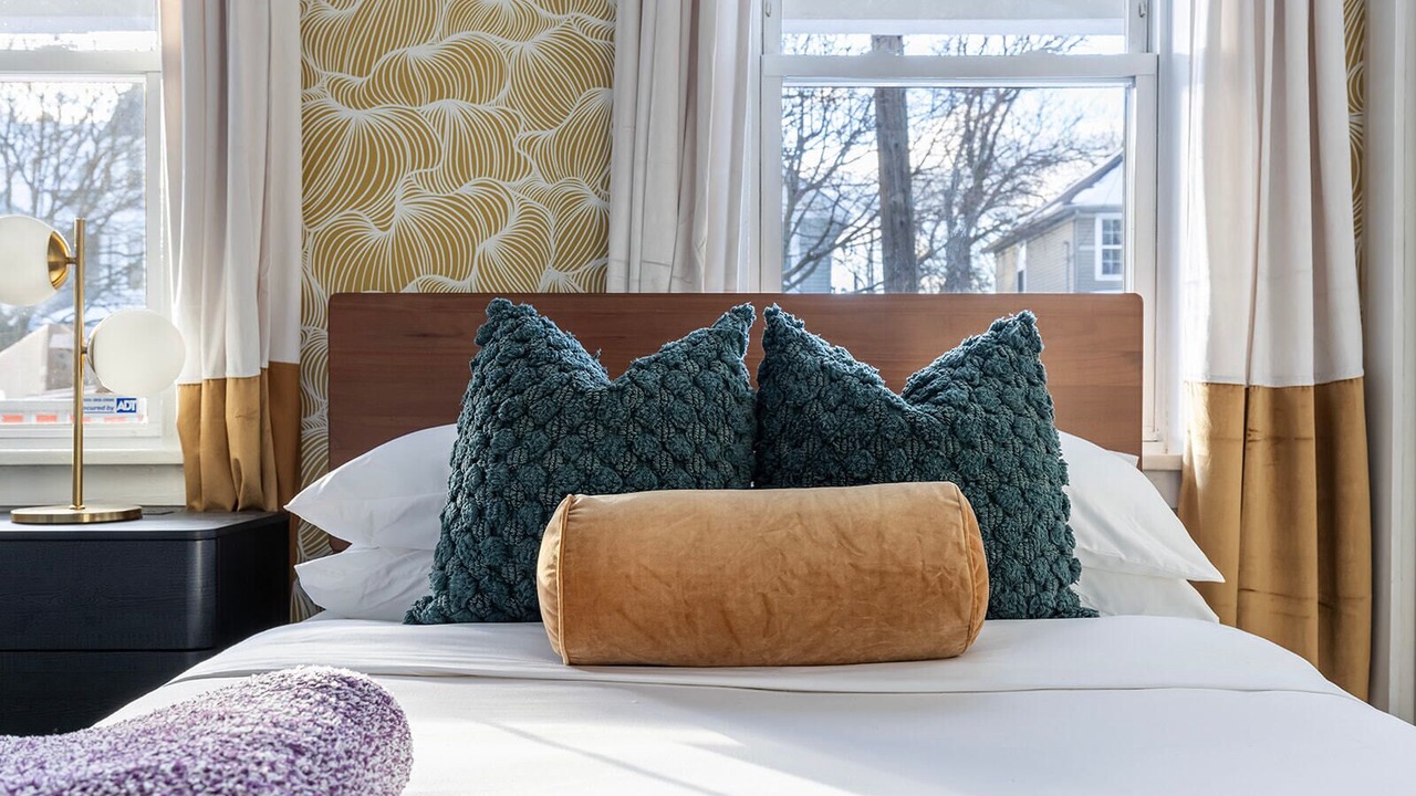 Photo of Bedroom in Detroit - Shoreway