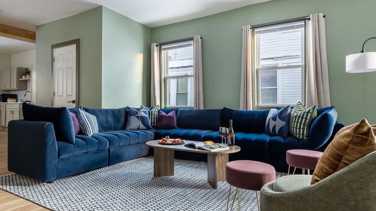 Photo of Livingroom in Detroit - Shoreway
