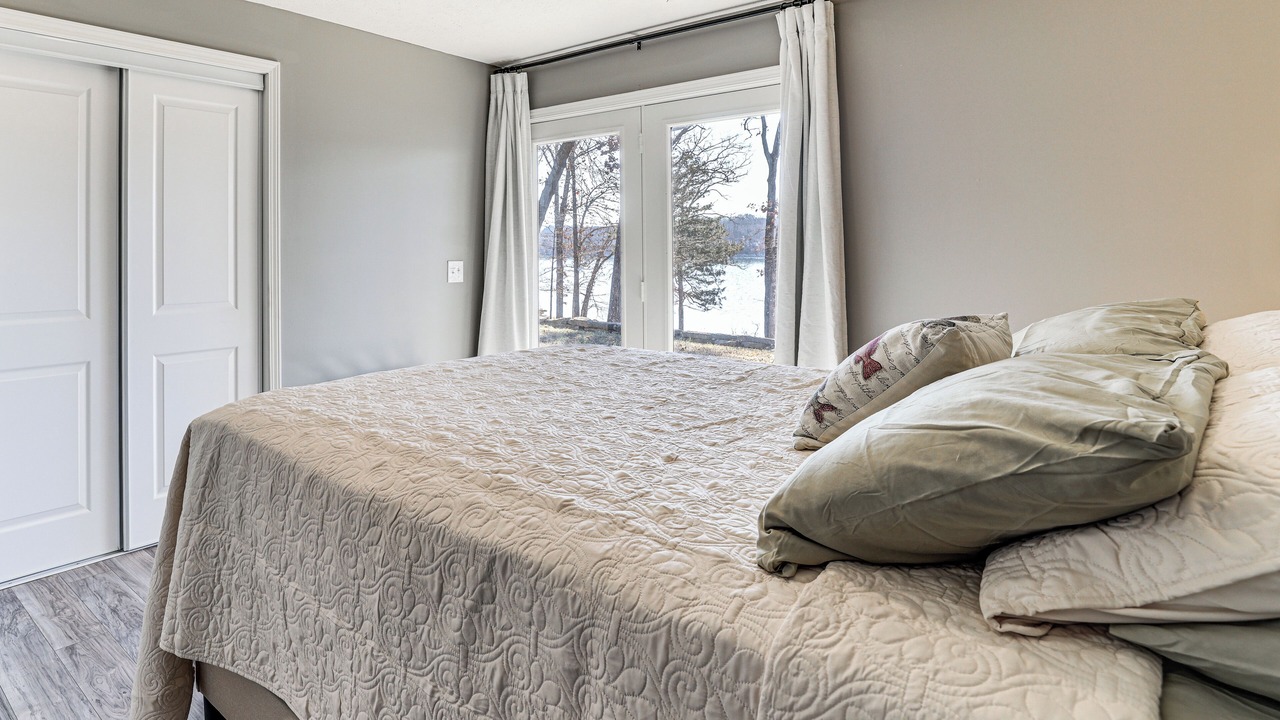 Photo of Bedroom in Shell Knob