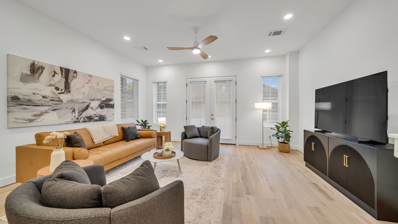 Photo of Livingroom in Shady Acres