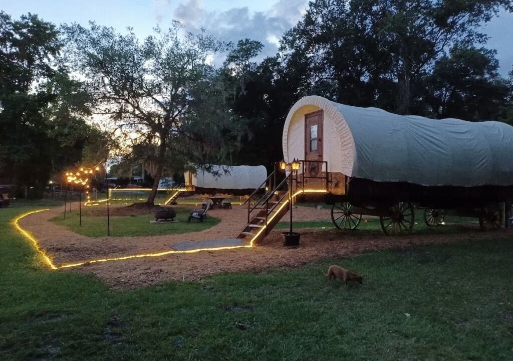 Photo of Outdoor in Putnam Hall
