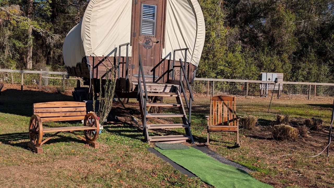 Photo of Outdoor in Putnam Hall