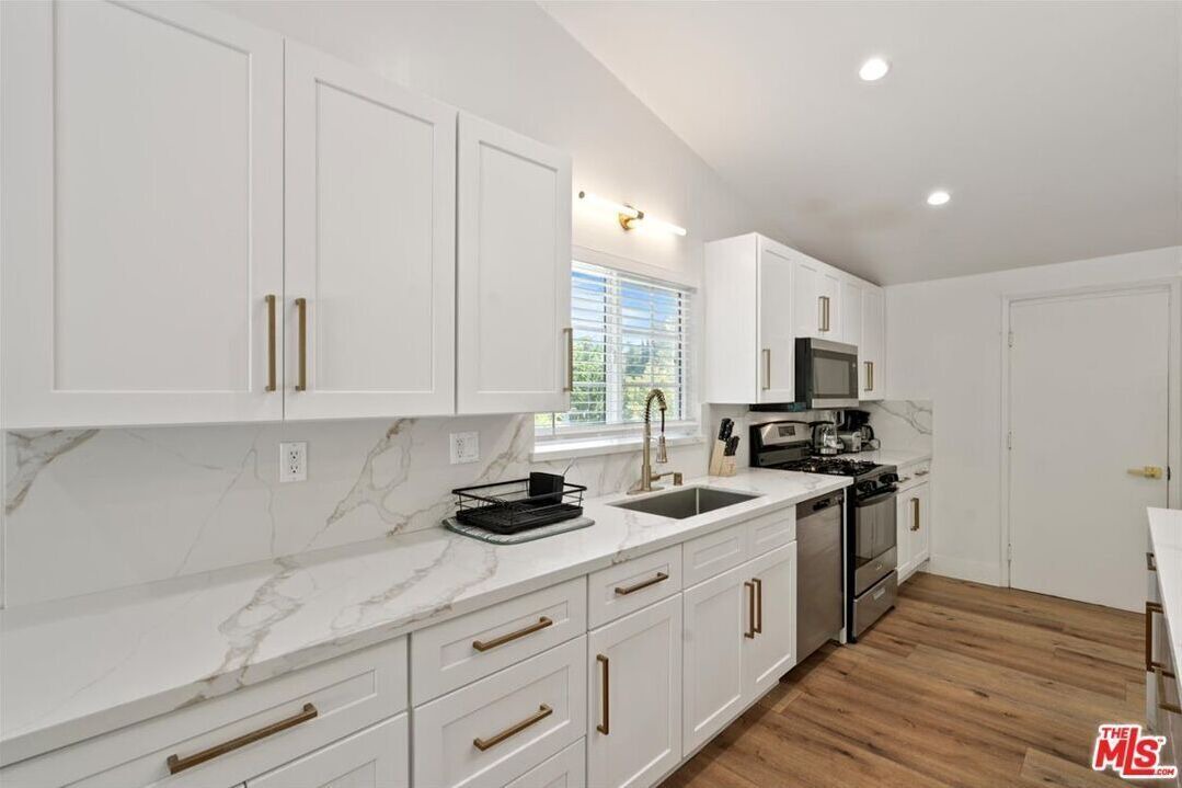 Photo of Kitchen in Woodland Hills