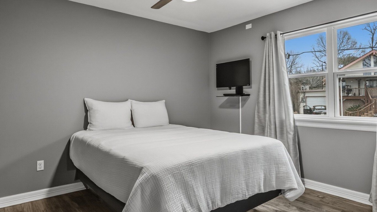 Photo of Bedroom in Onalaska