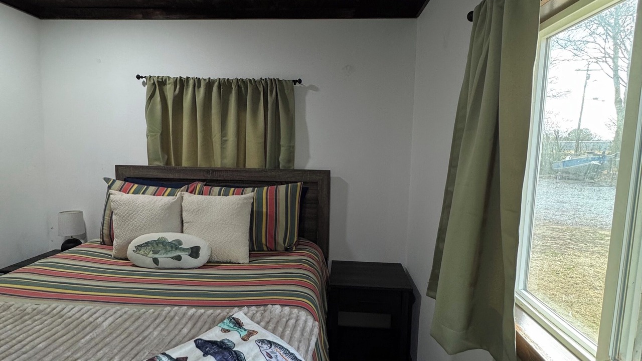 Photo of Bedroom in Grove