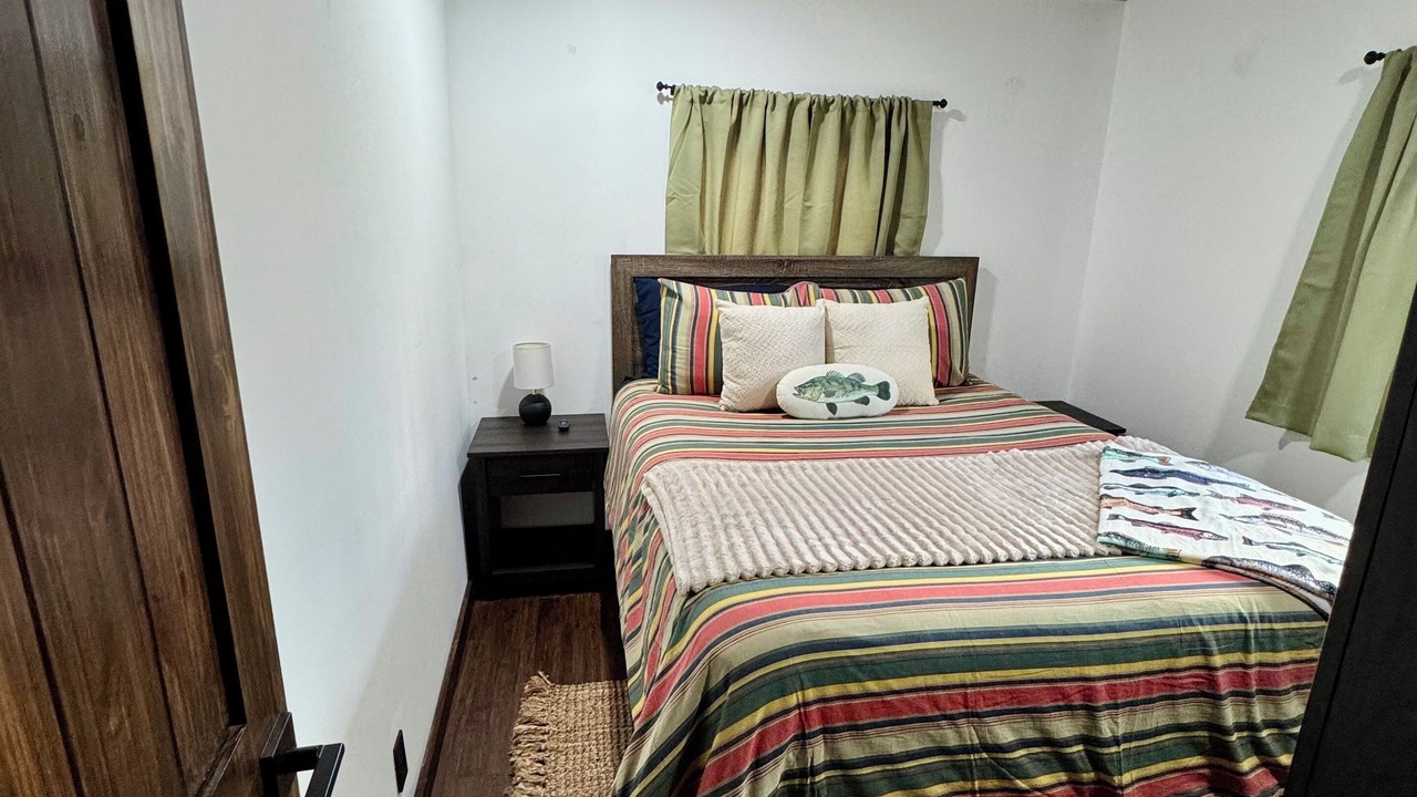 Photo of Bedroom in Grove