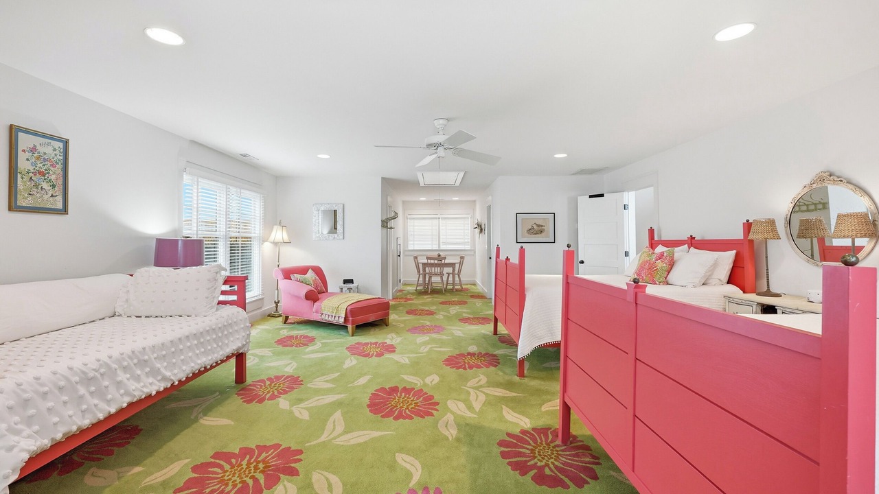 Photo of Bedroom in Debordieu Colony