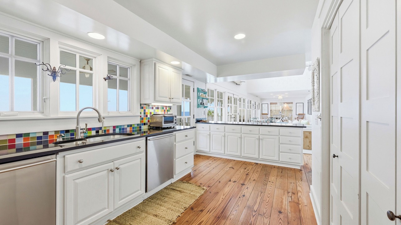 Photo of Kitchen in Debordieu Colony