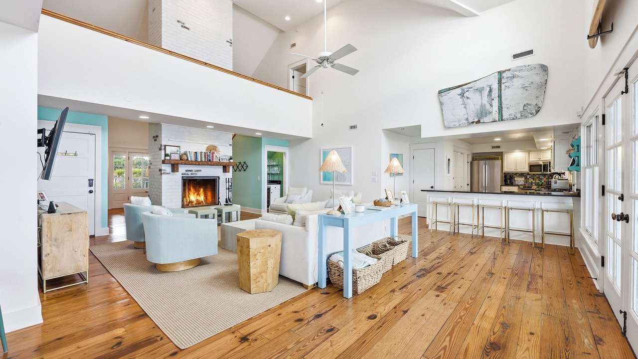 Photo of Livingroom in Debordieu Colony