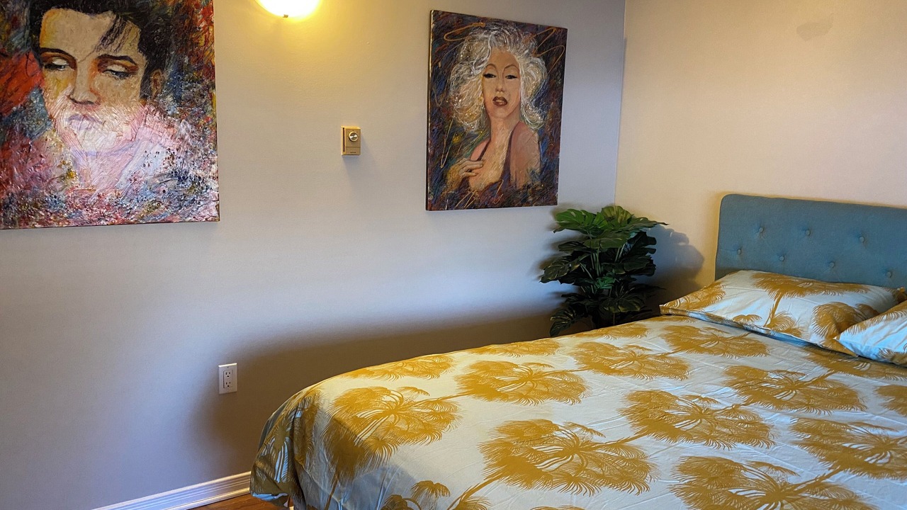 Photo of Bedroom in Elizabethtown-Kitley