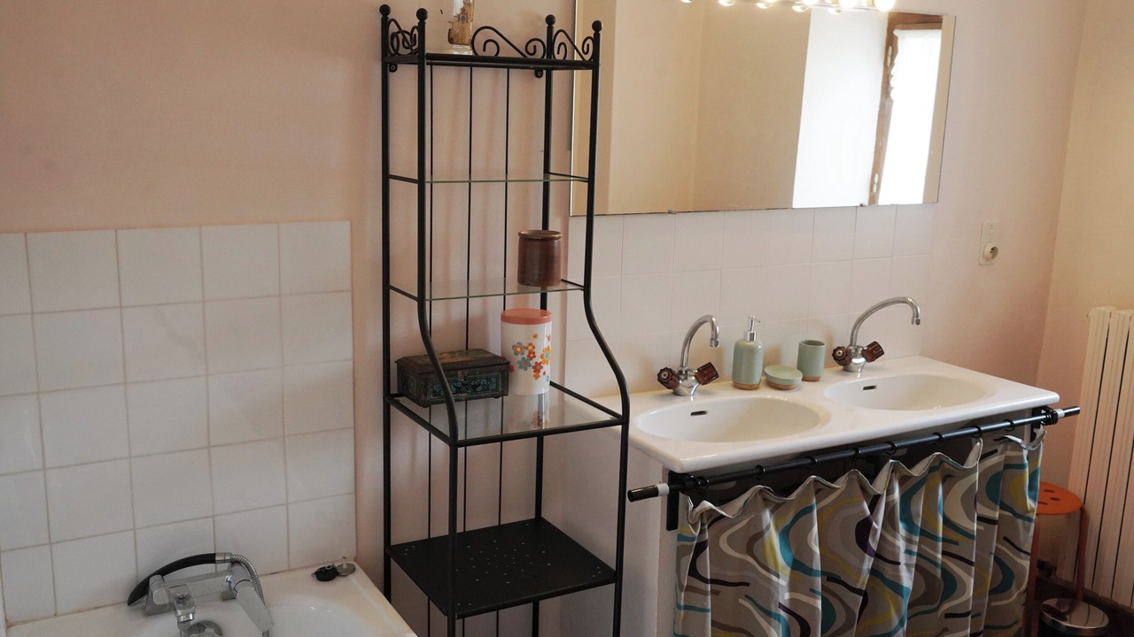 Photo of Bathroom in Avezan