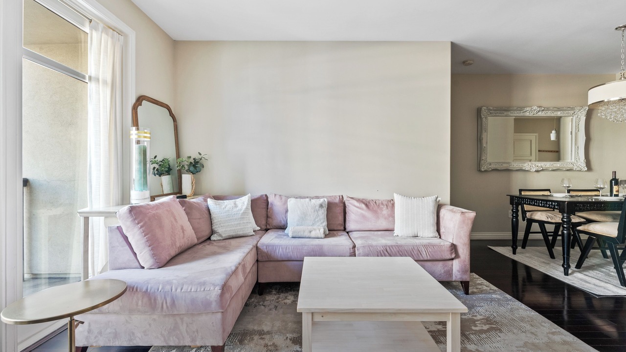 Photo of Livingroom in Downtown