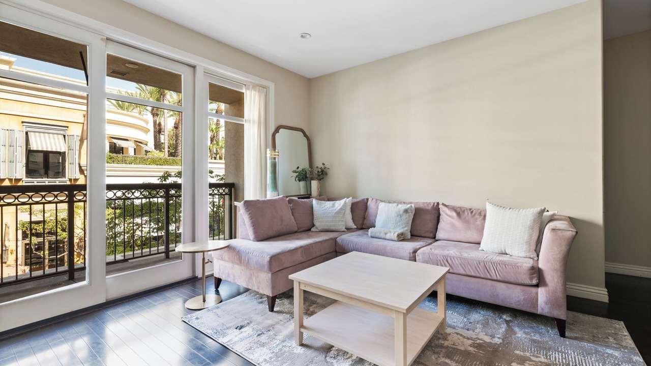 Photo of Livingroom in Downtown
