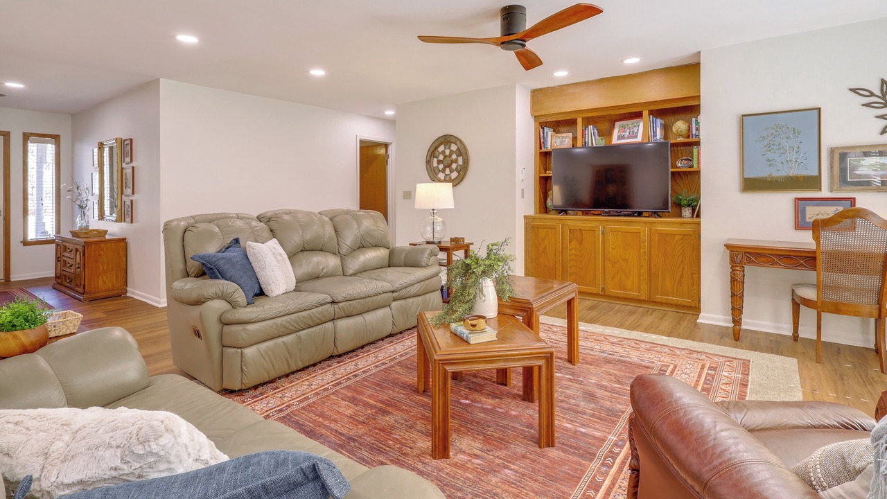 Photo of Livingroom in Swinging Bridge Village