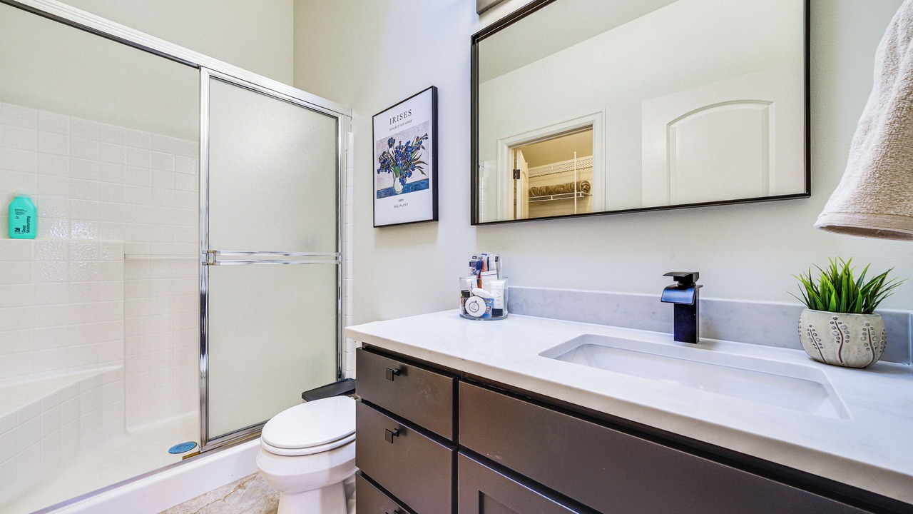 Photo of Bathroom in Central District