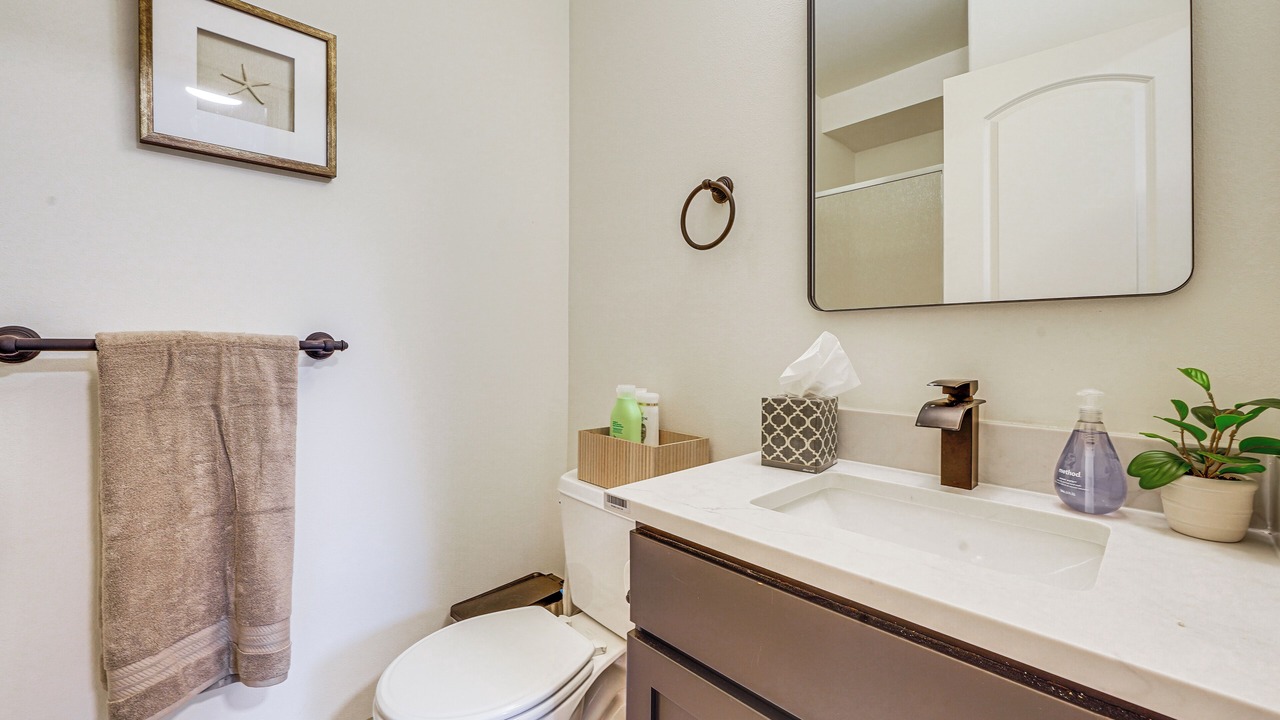 Photo of Bathroom in Central District