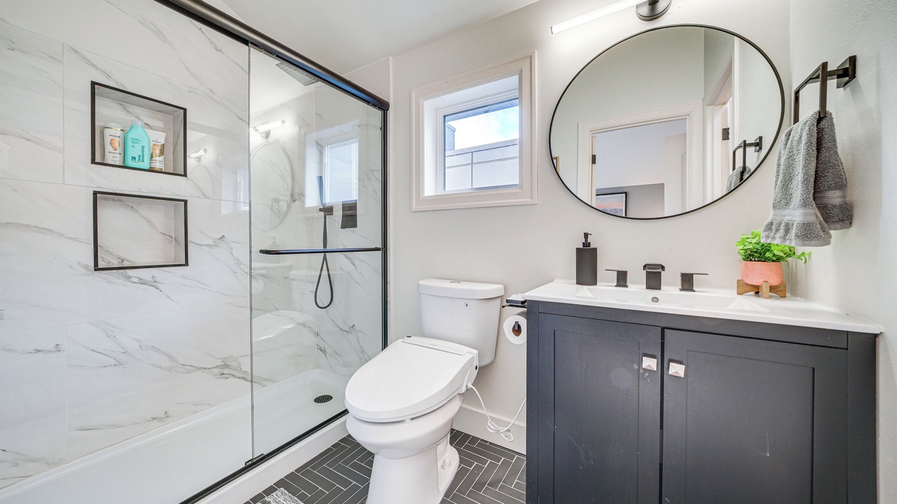 Photo of Bathroom in Central District