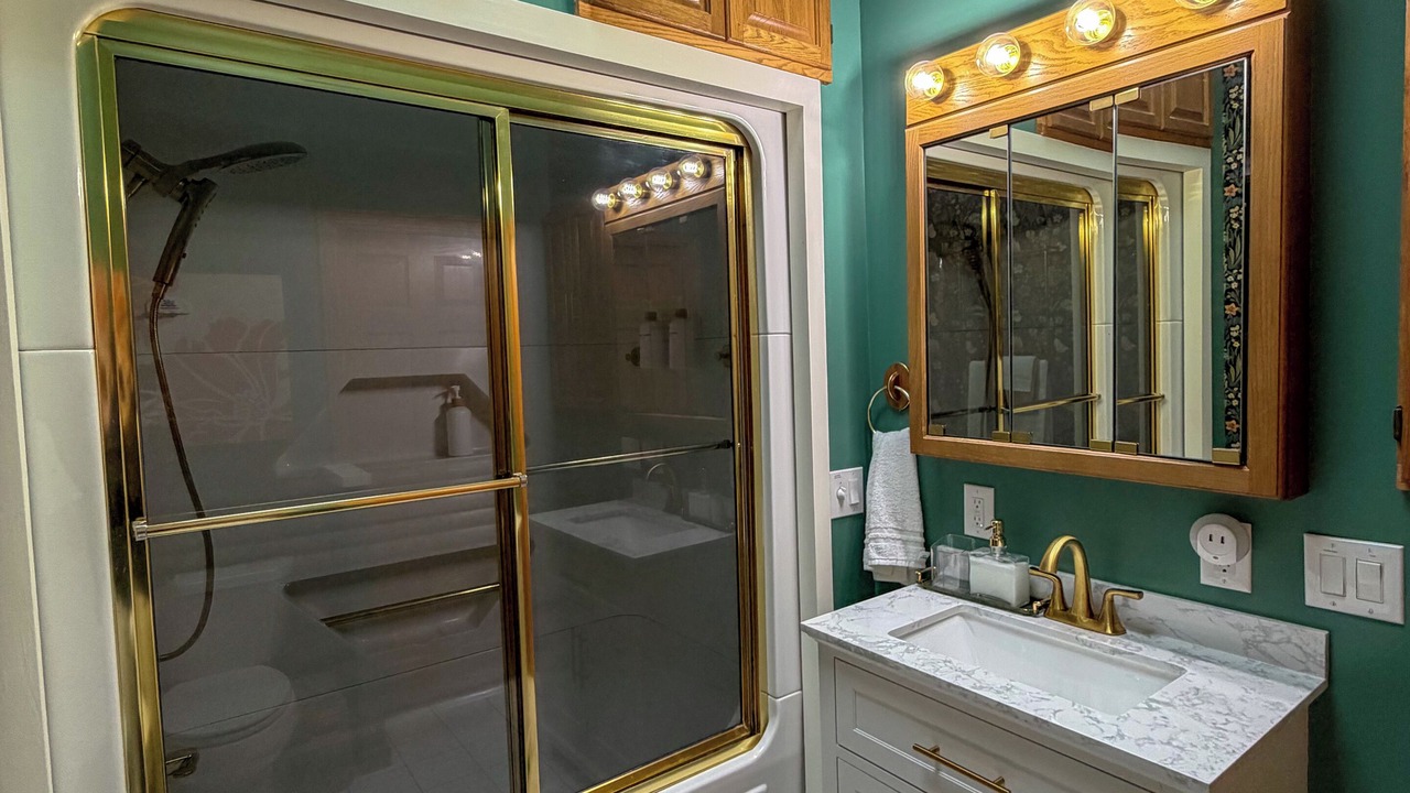 Photo of Bathroom in North Tonawanda