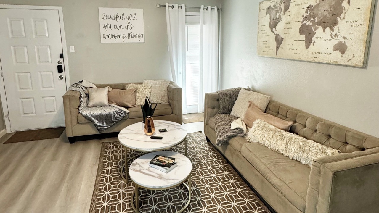 Photo of Livingroom in Knox - Henderson