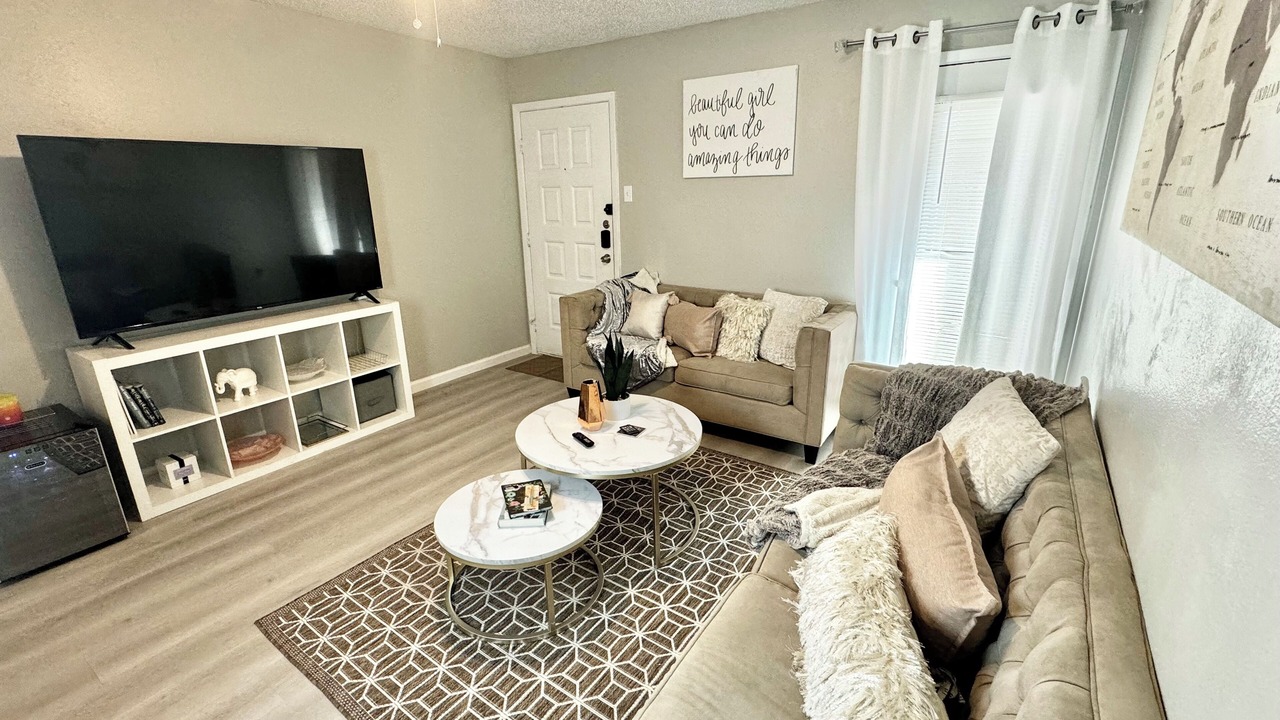 Photo of Livingroom in Knox - Henderson