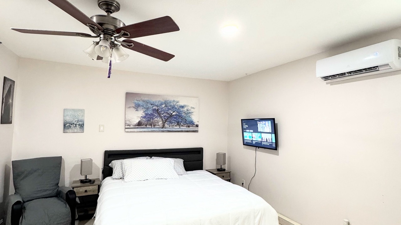Photo of Bedroom in Midway City