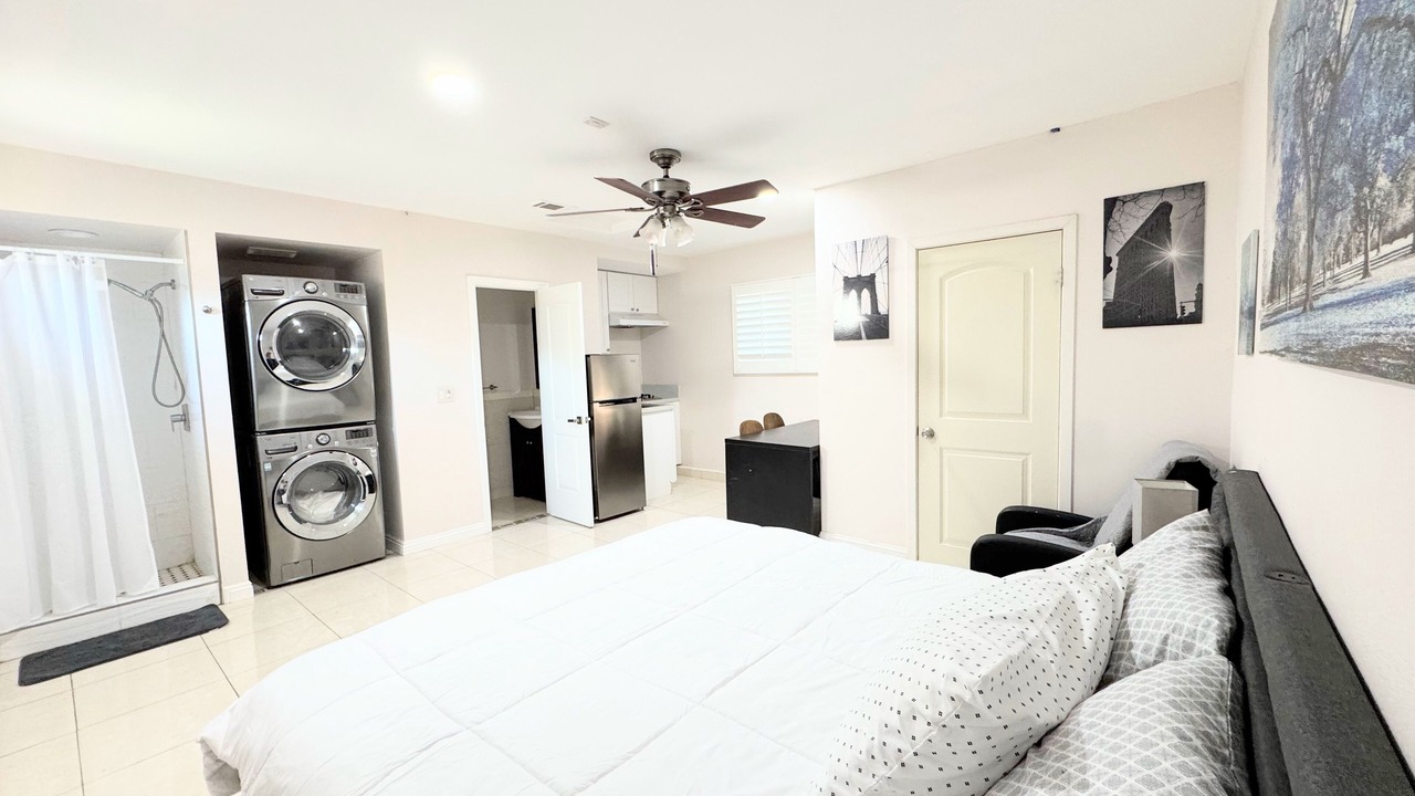 Photo of Bedroom in Midway City
