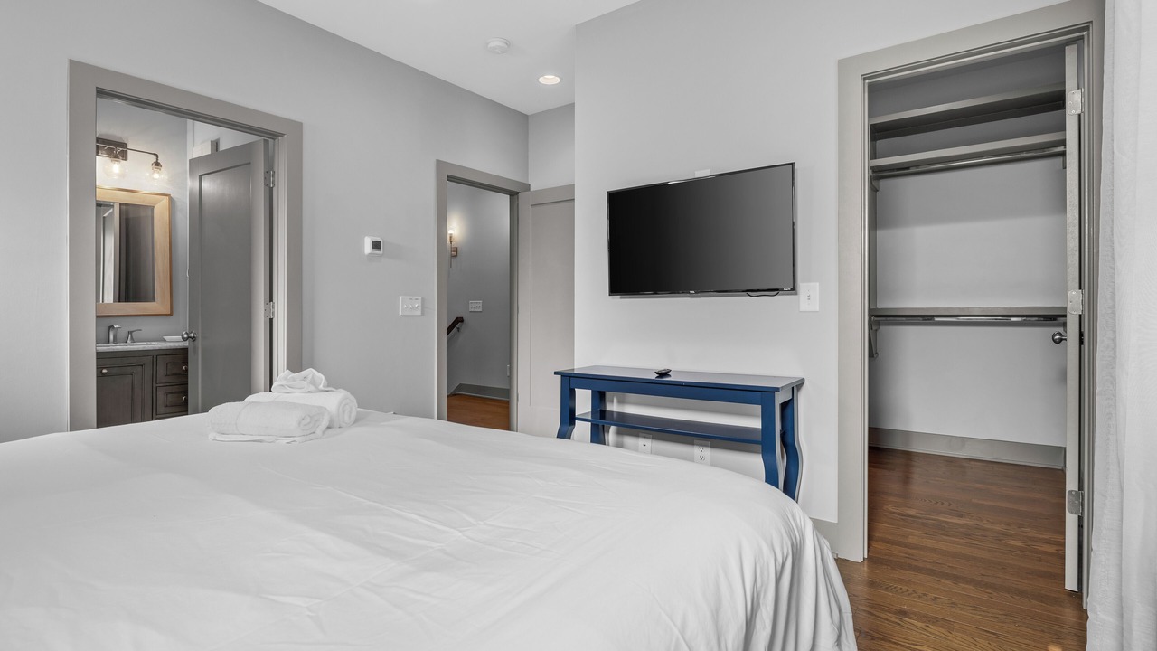 Photo of Bedroom in Historic Waverly