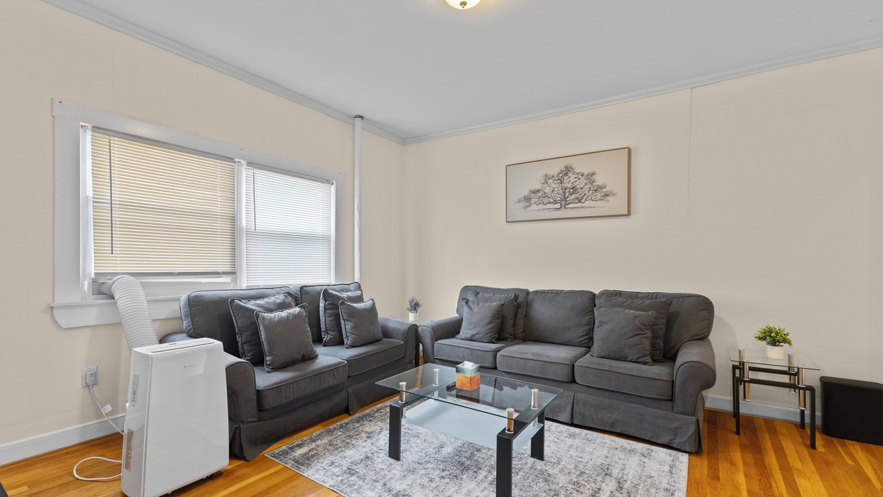 Photo of Livingroom in Nonantum