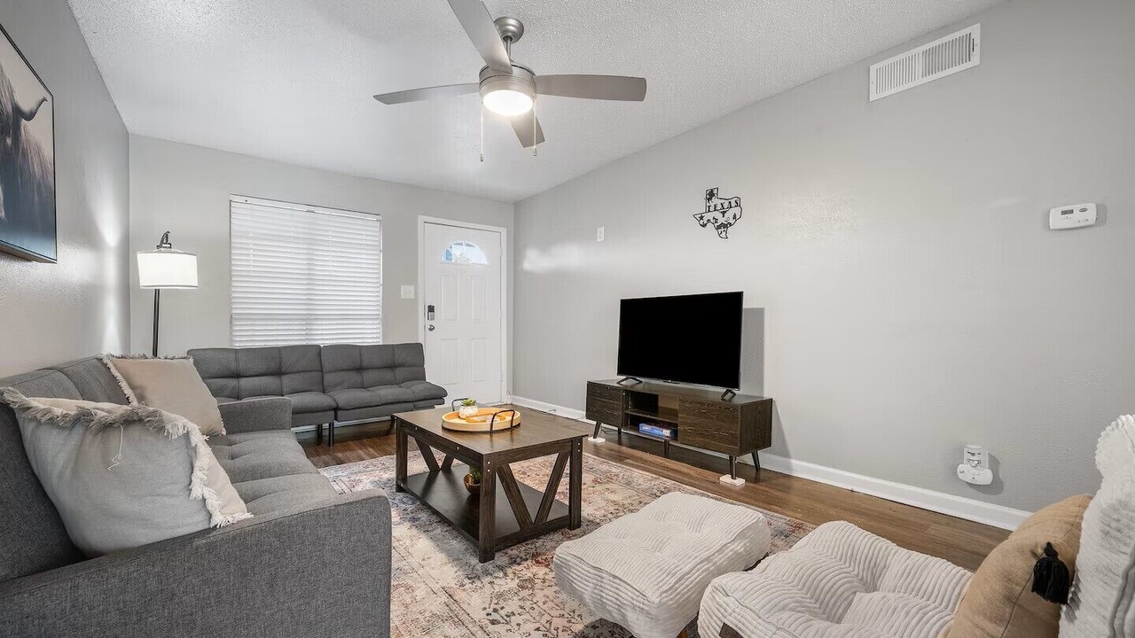 Photo of Livingroom in South Manchaca
