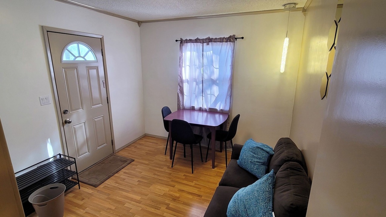 Photo of Livingroom in Canoga Park