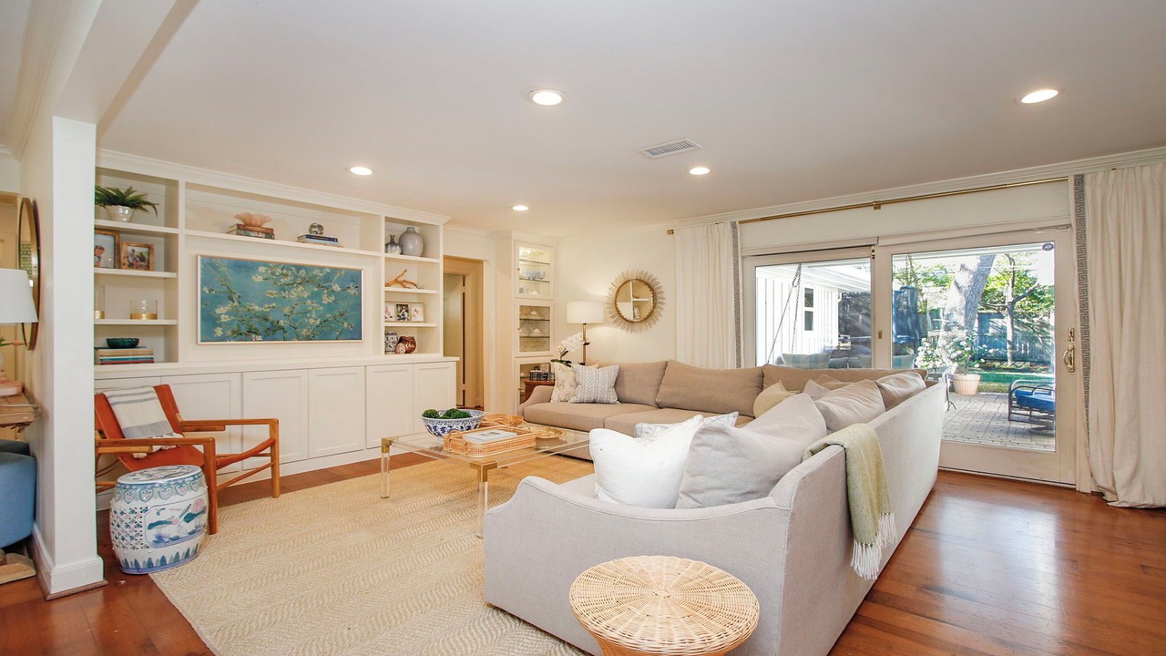 Photo of Livingroom in Memorial