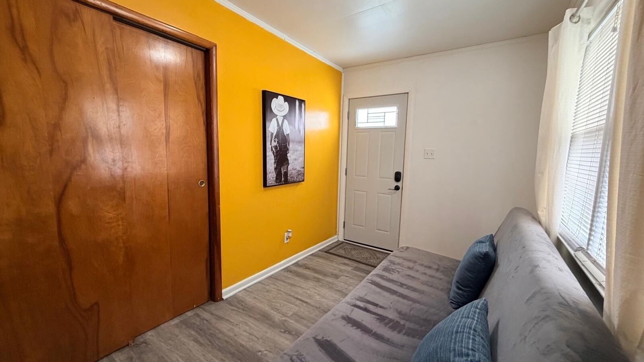 Photo of Livingroom in Capitol Park