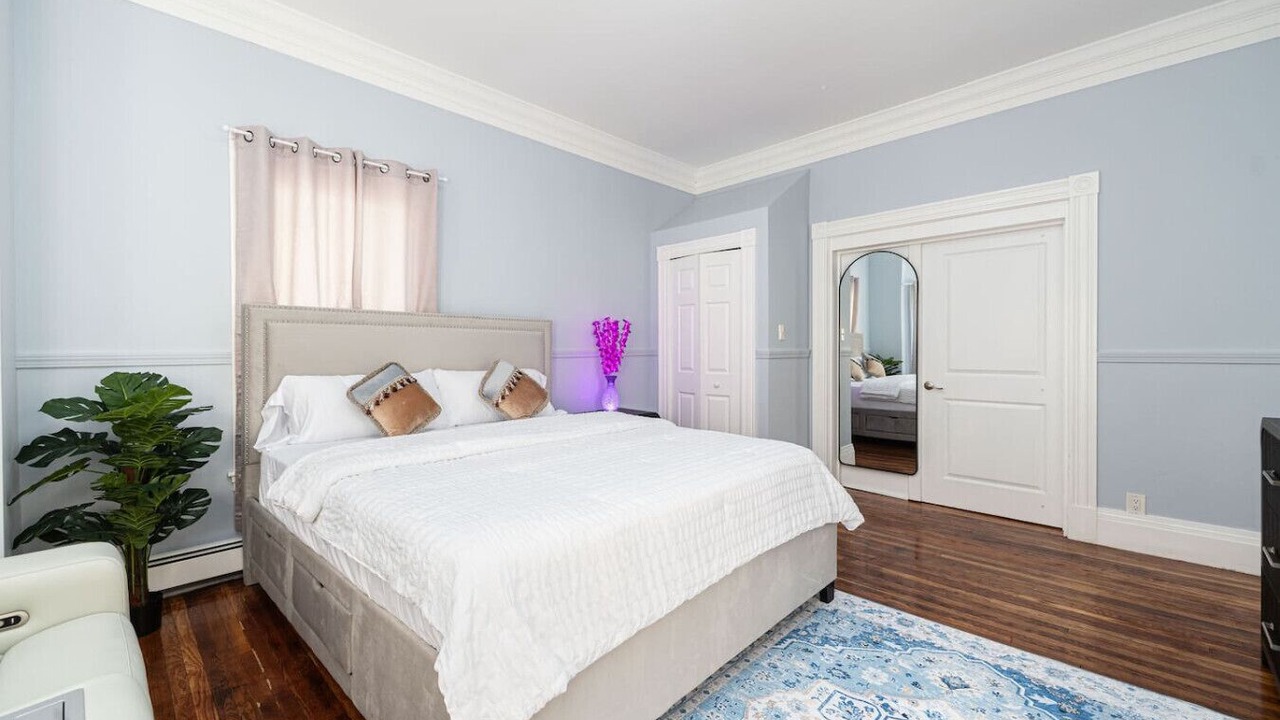 Photo of Bedroom in Roxbury