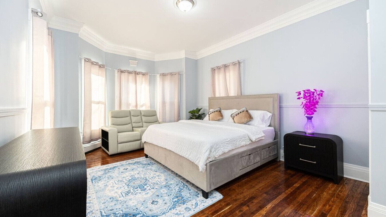 Photo of Bedroom in Roxbury