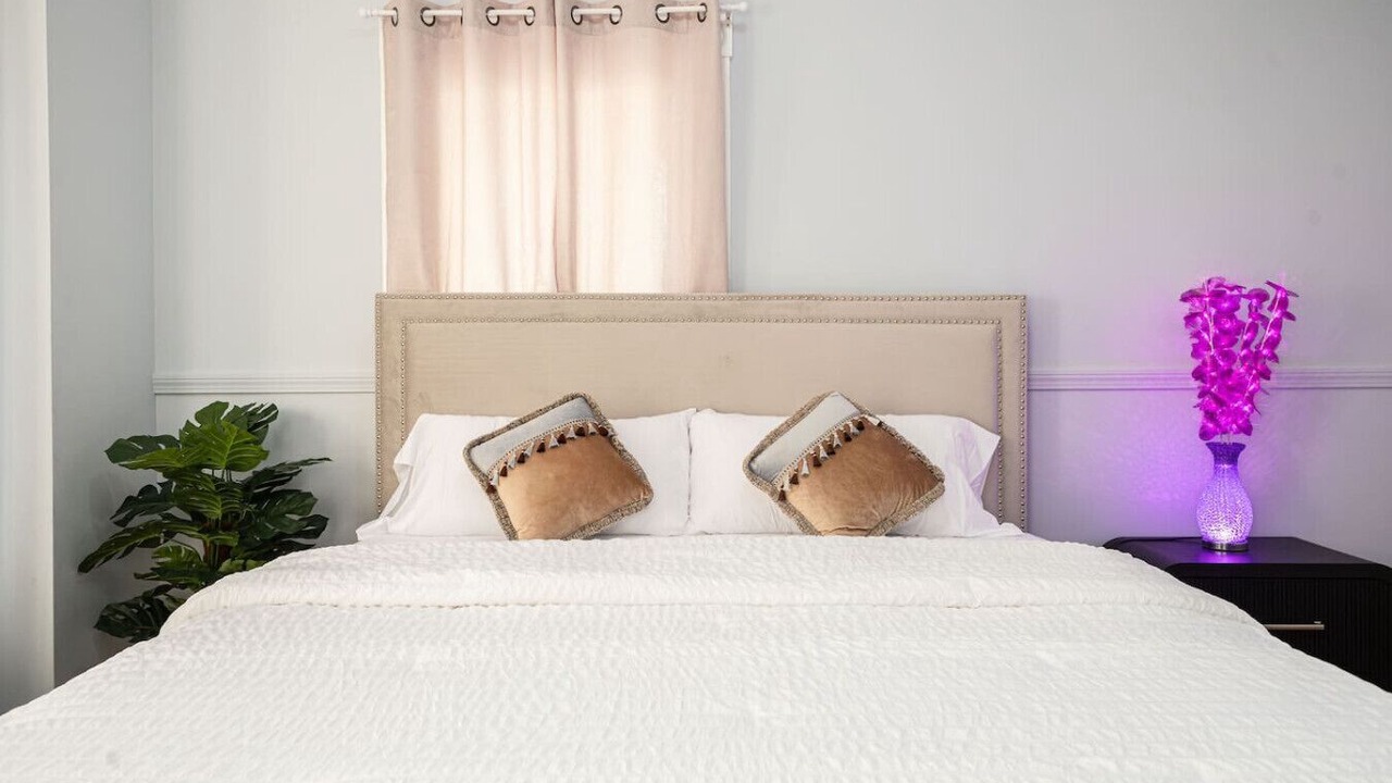 Photo of Bedroom in Roxbury