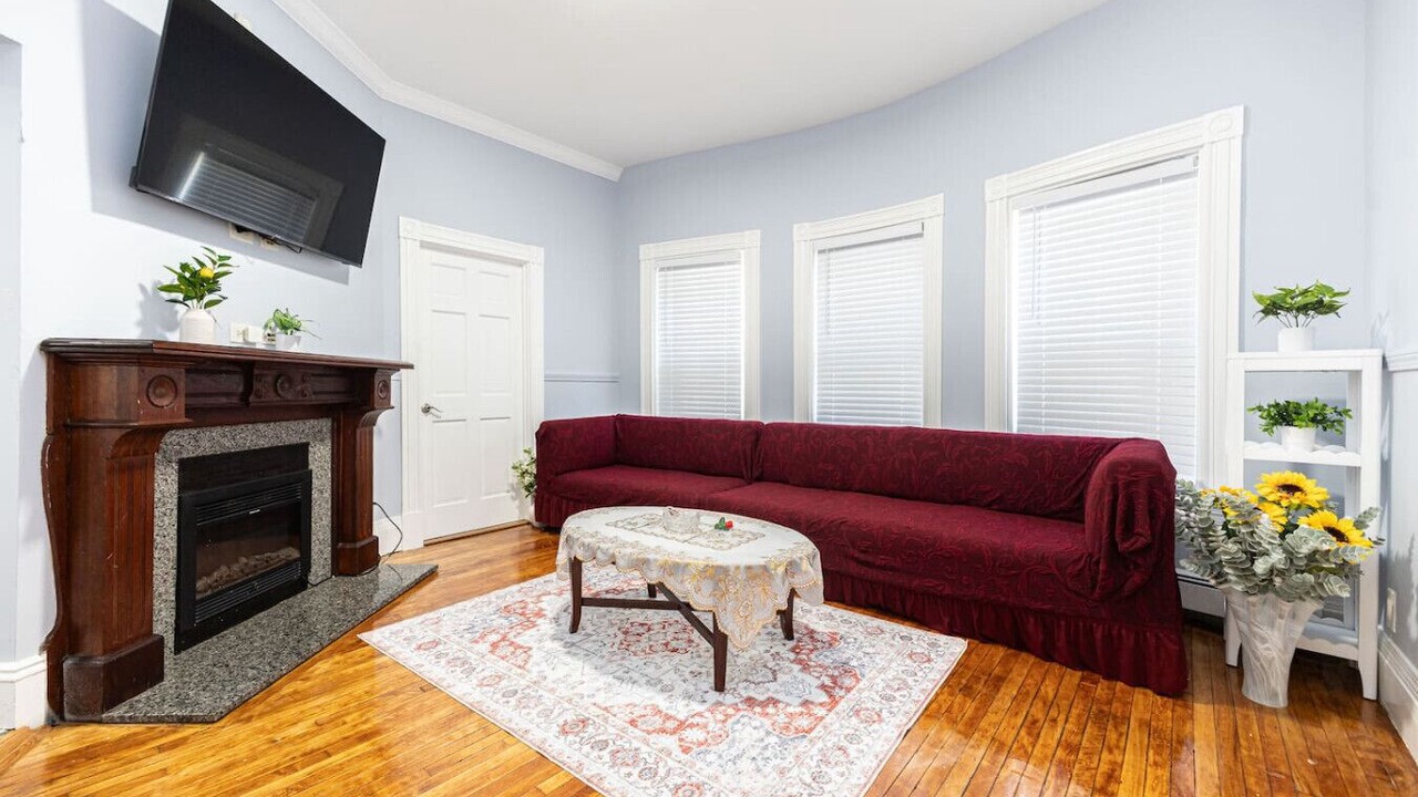 Photo of Livingroom in Roxbury