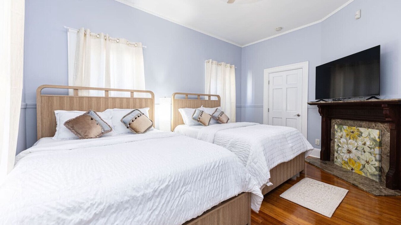 Photo of Bedroom in Roxbury