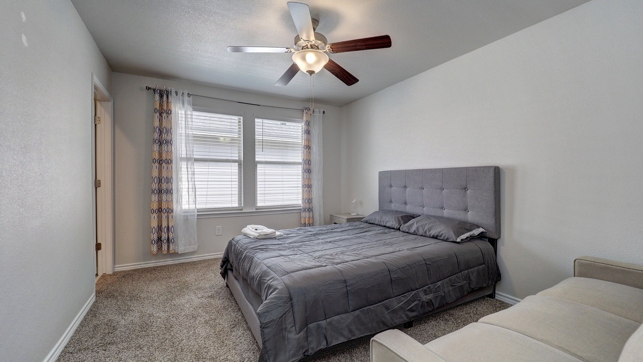 Photo of Bedroom in South Side