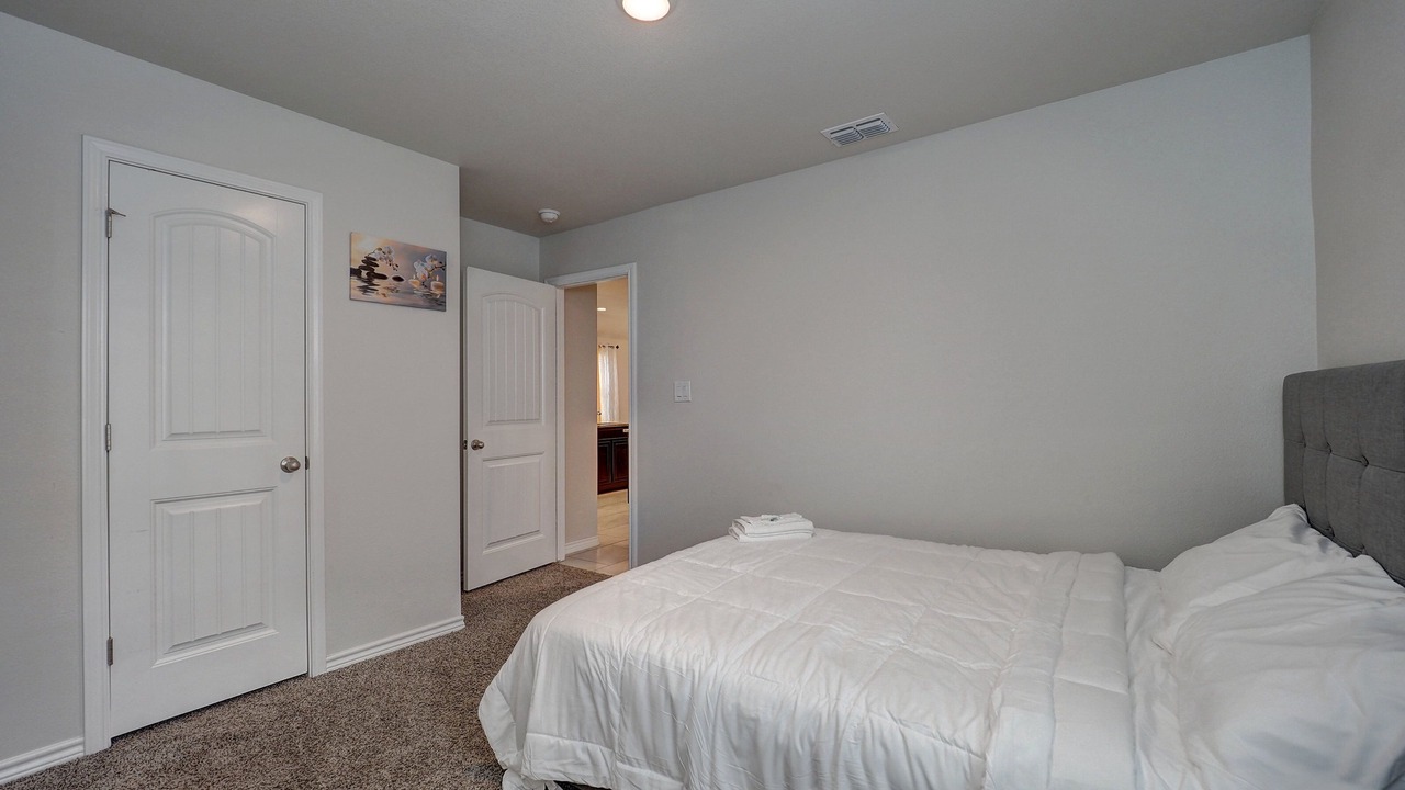 Photo of Bedroom in South Side