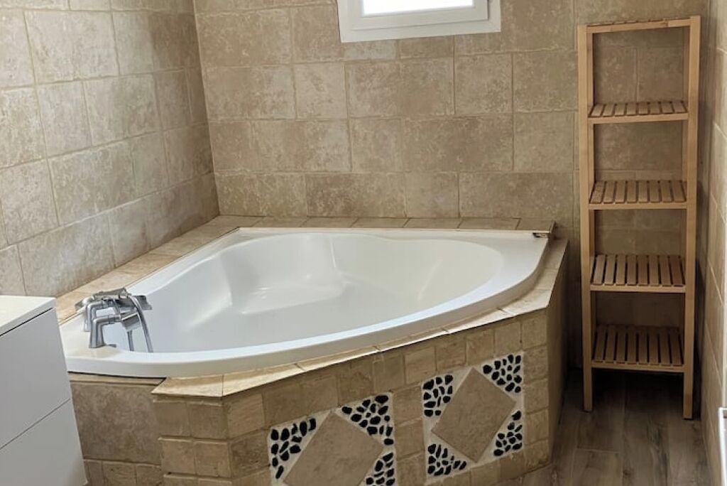 Photo of Bathroom in Tavel