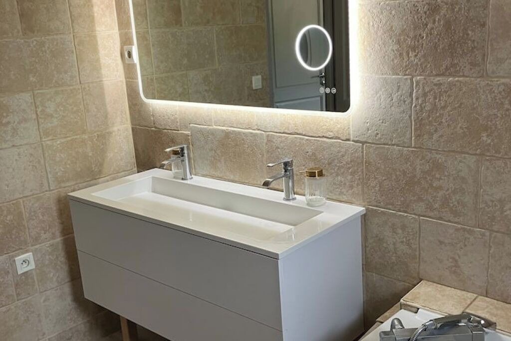 Photo of Bathroom in Tavel