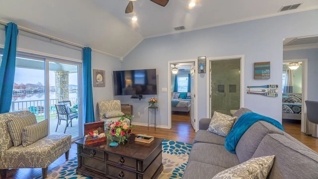 Photo of Livingroom in Graford